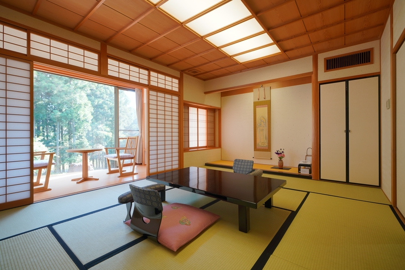 【お部屋で食事と温泉】和風館「雅楽司」お部屋で特別な懐石料理と霧生温泉が楽しめる基本プラン