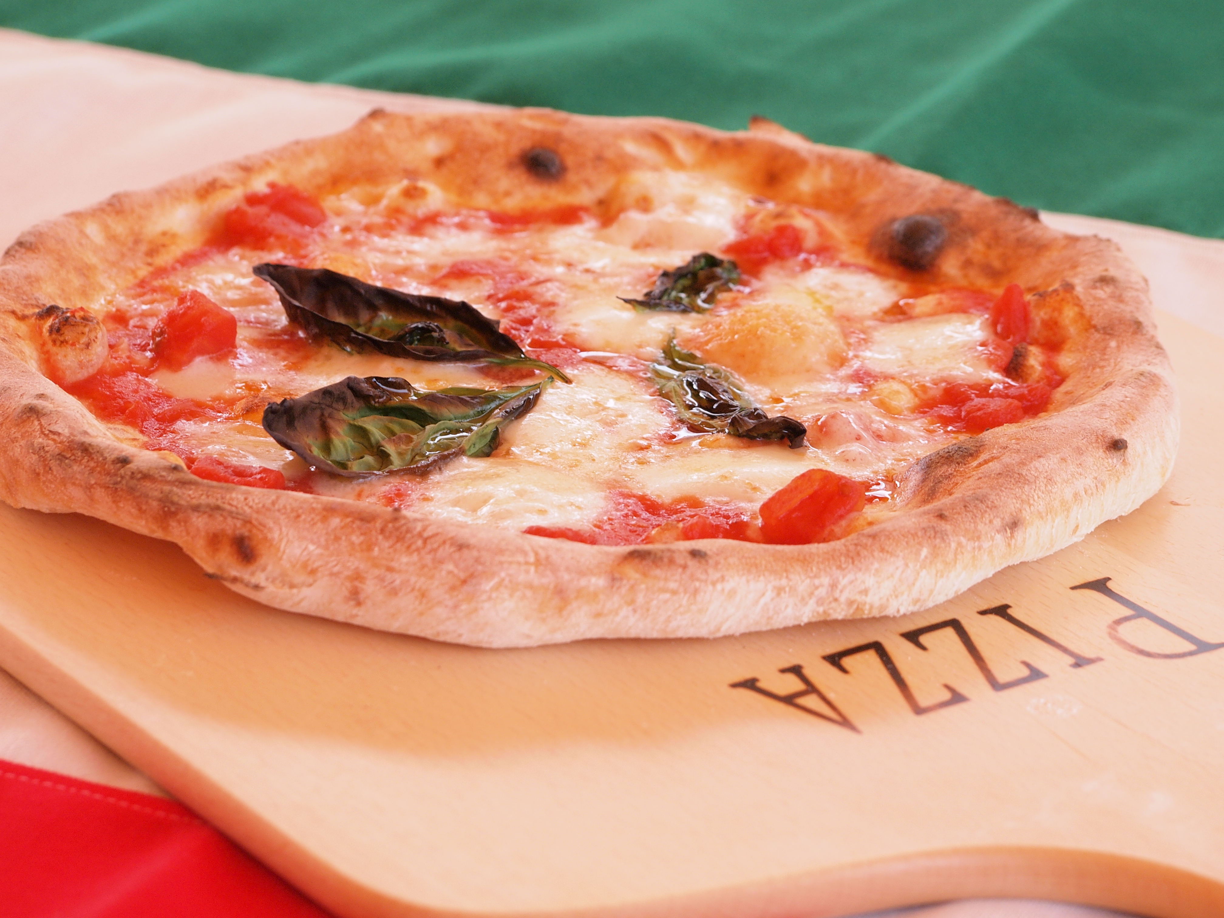 パスタ＆ピッツァハウス「マストゥニコーラ」　マルゲリータ・エクストラ　※土日祝のみ営業