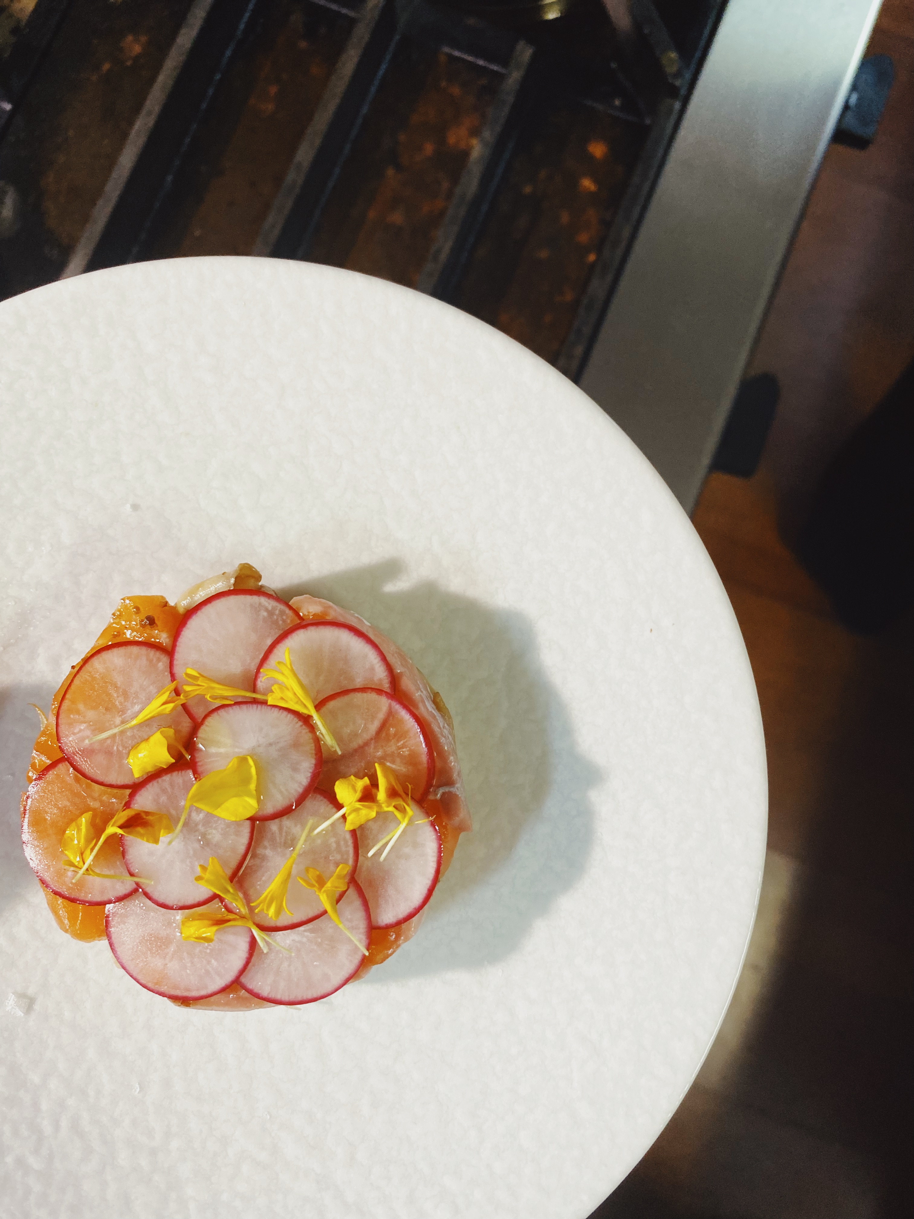 サーモンと色々きのこのカルパッチョ　