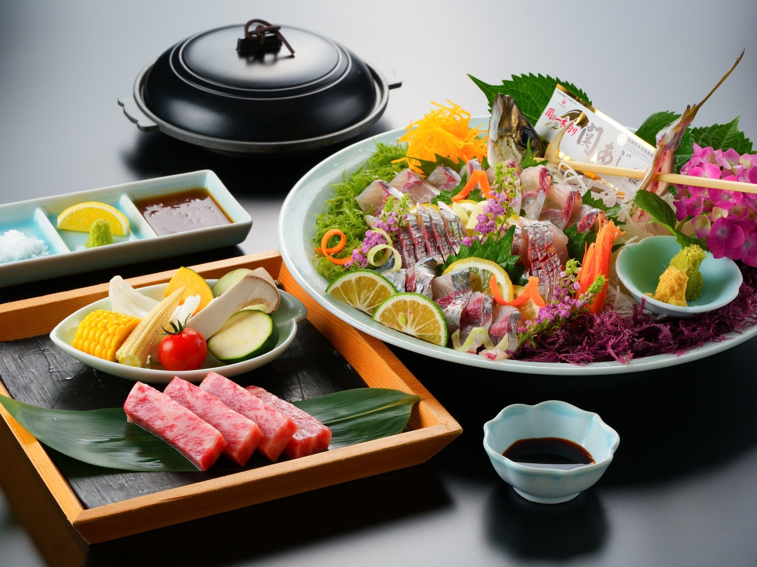 【お料理ランクアップ】二大特産！おおいた和牛陶板焼き＆関あじ姿造りの会席料理＜夕食お食事処＞