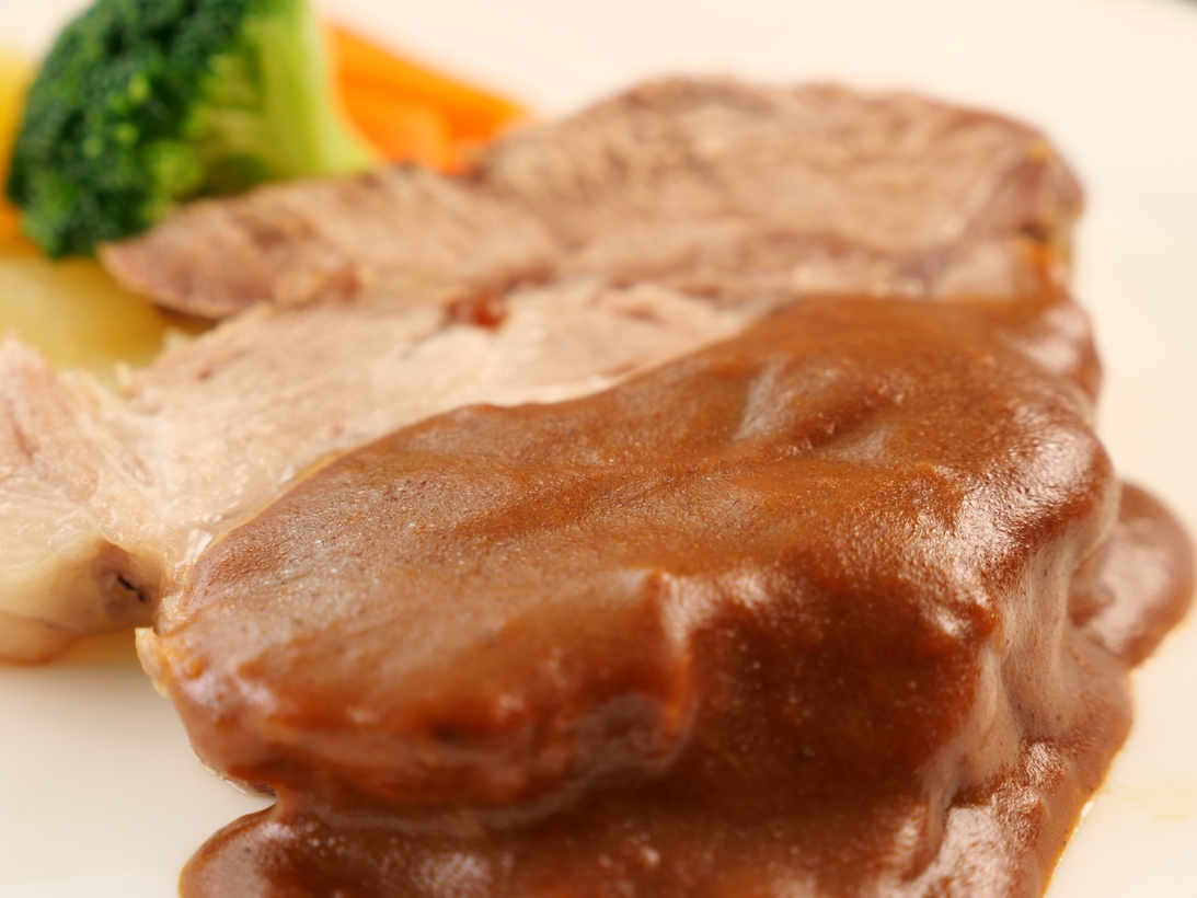 【２食付き】夕食と朝食付きのお食事付きプラン、地物を使った手作りのお食事はご好評頂いております。