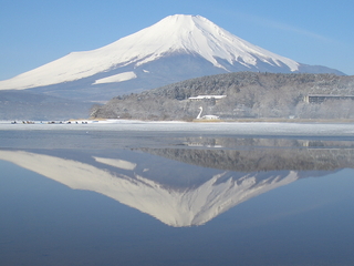 冬の山中湖－ホワイトウィング前から撮りました。