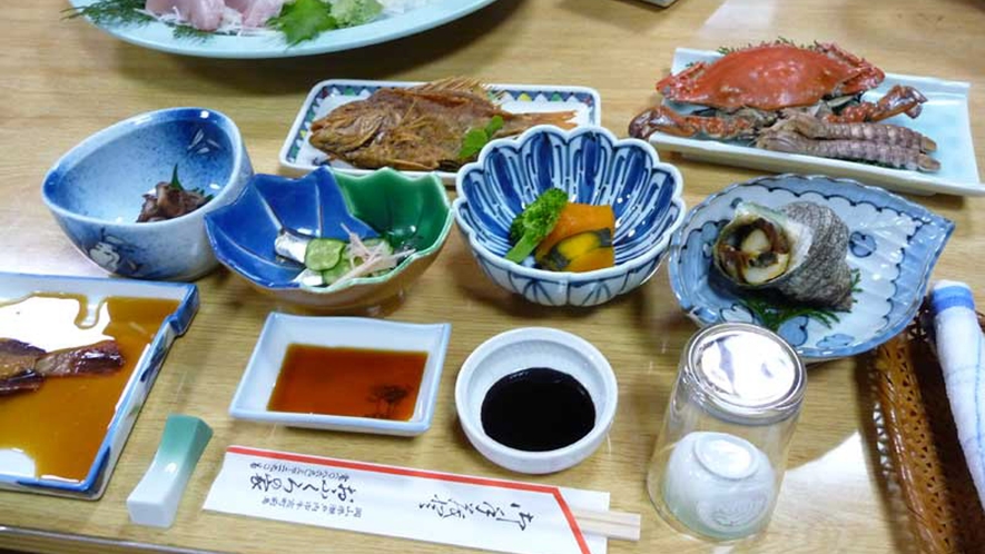 *（夕食）瀬戸内海で獲れた新鮮な魚をいろんな調理方でおもてなし。