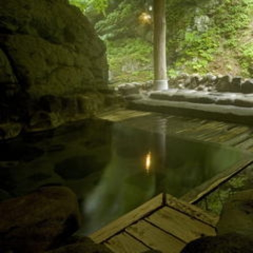 天然岩風呂「鷹の湯」