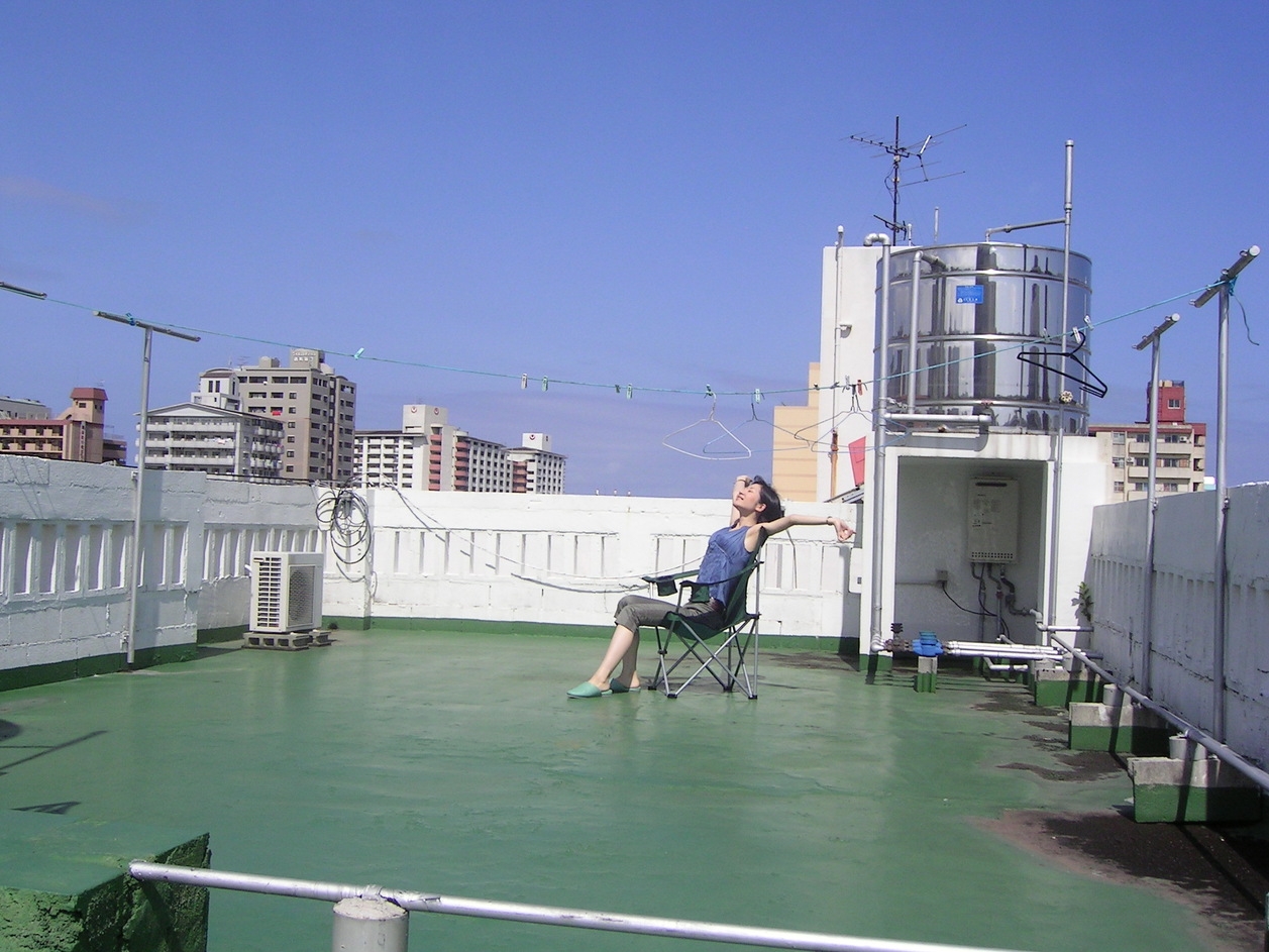 ふかふかベッドの女性専用シェアルーム　バス・トイレ・冷蔵庫・エアコンつき　アメニティも充実