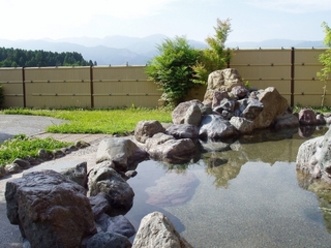 九州山地を一望できる露天風呂