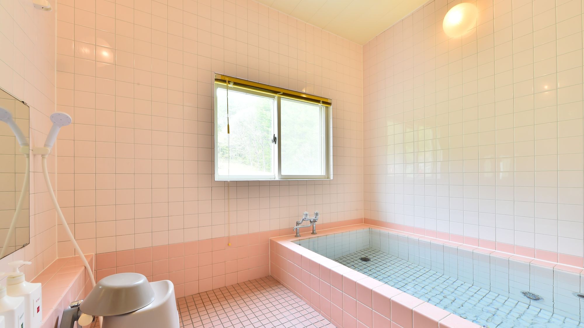 貸し切り風呂は2つございます