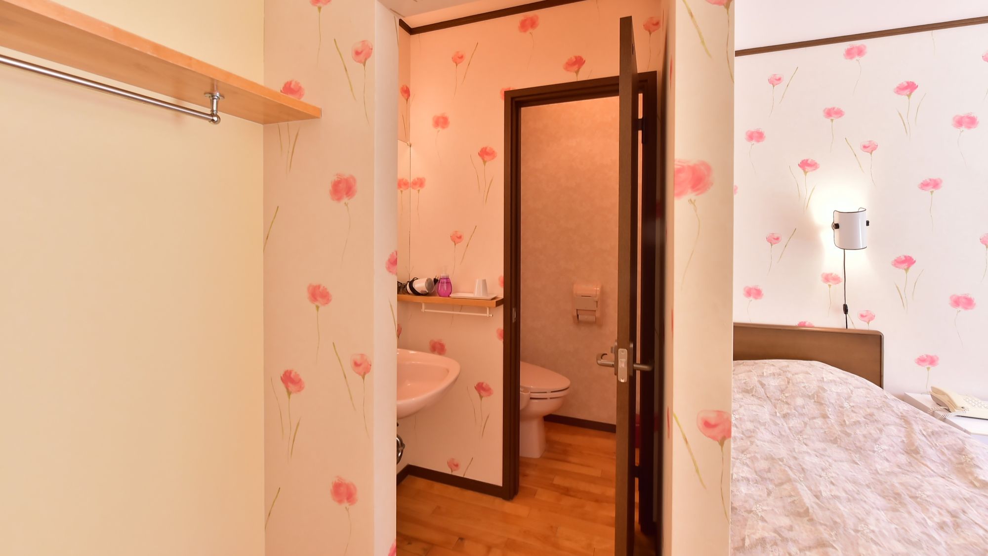 洋室［フォース］洗面・トイレ付