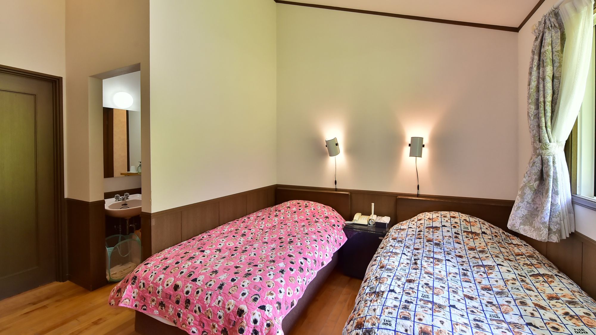 洋室［ツイン］洗面・トイレ付