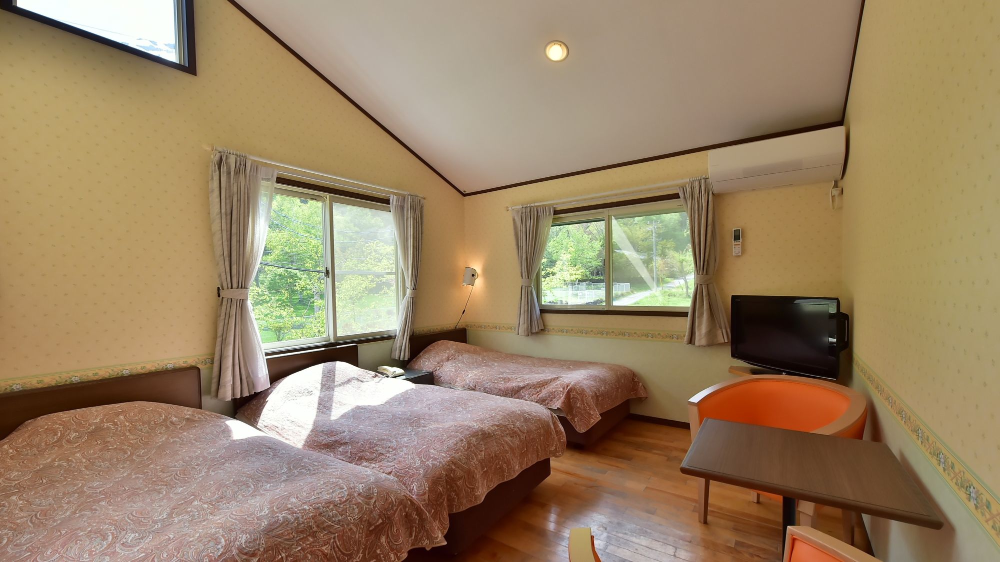 洋室［トリプル］バス・トイレ付