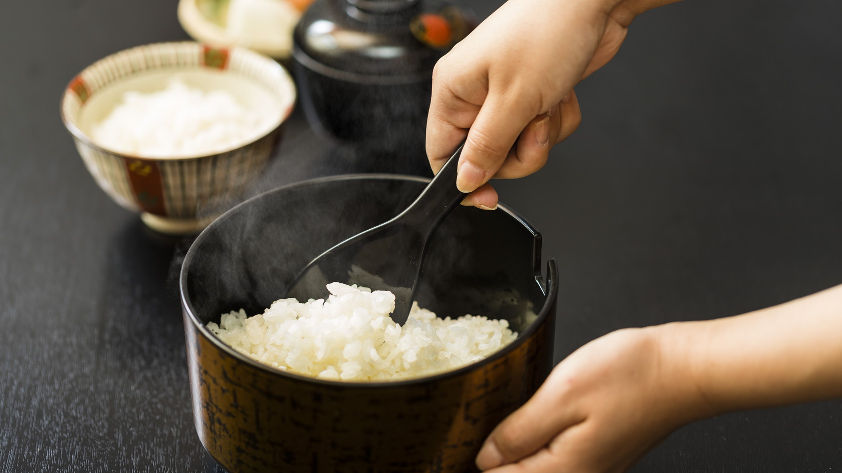 朝食の炊き立てごはん