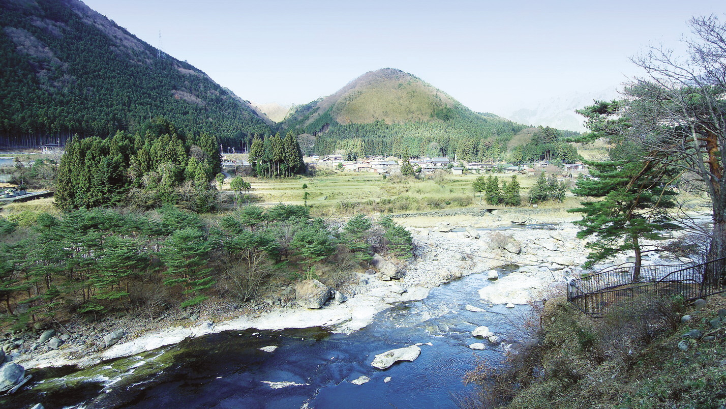 客室からは豊かな山々と鬼怒川を見ることができます♪