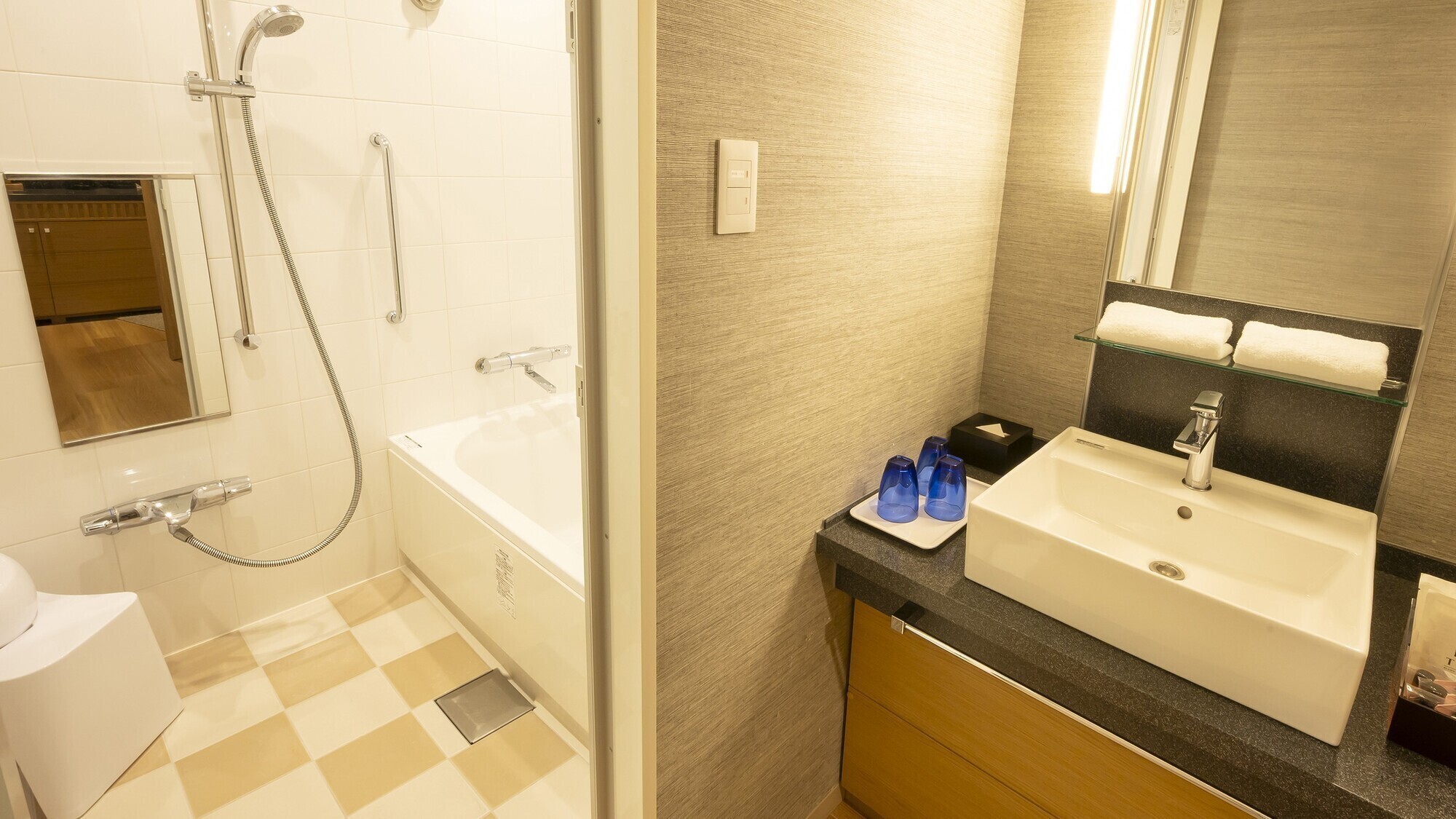 洗い場付きバスルーム（エミオンスクエア）