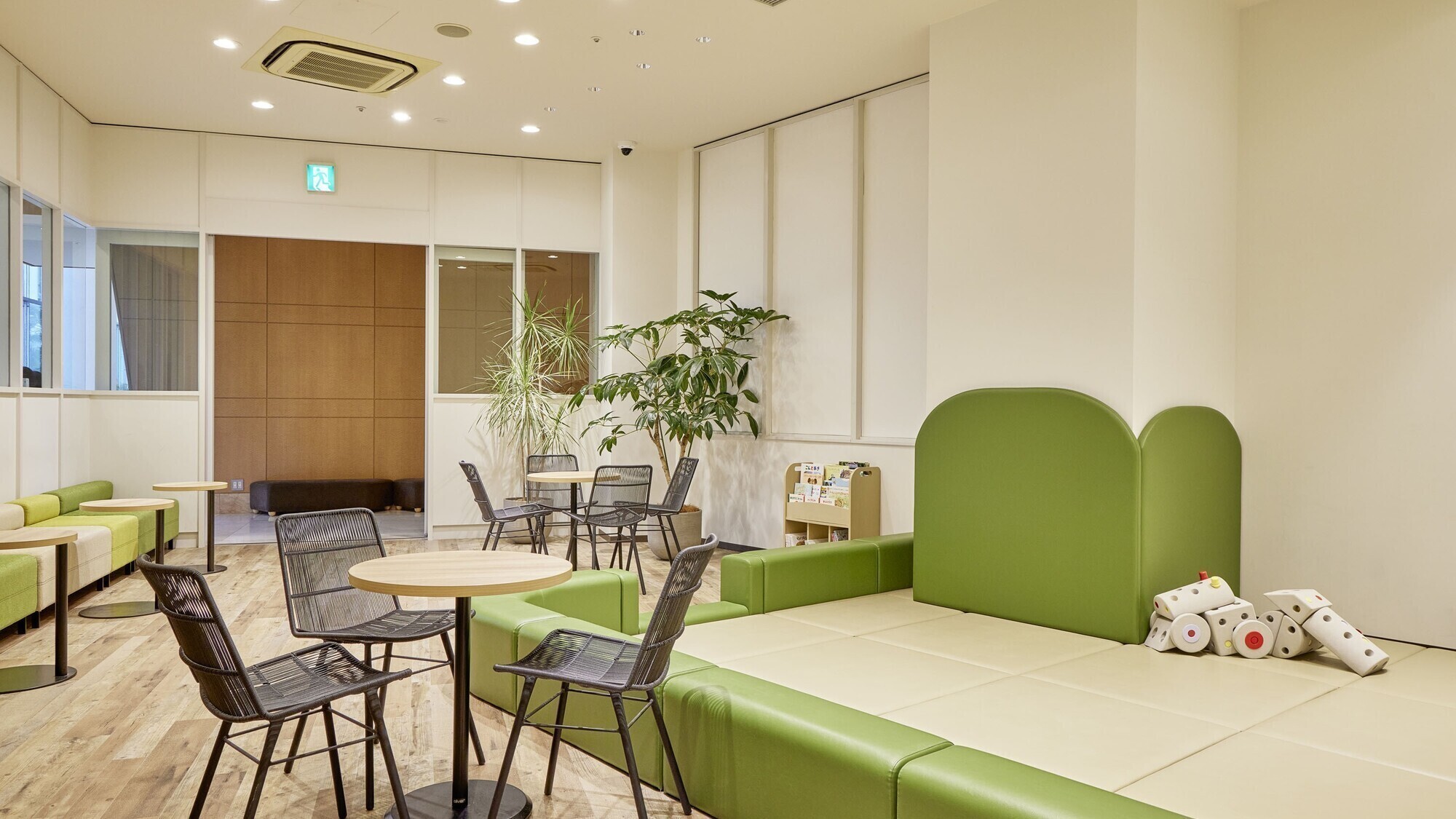 フリースペース（エミオンタワー1階）