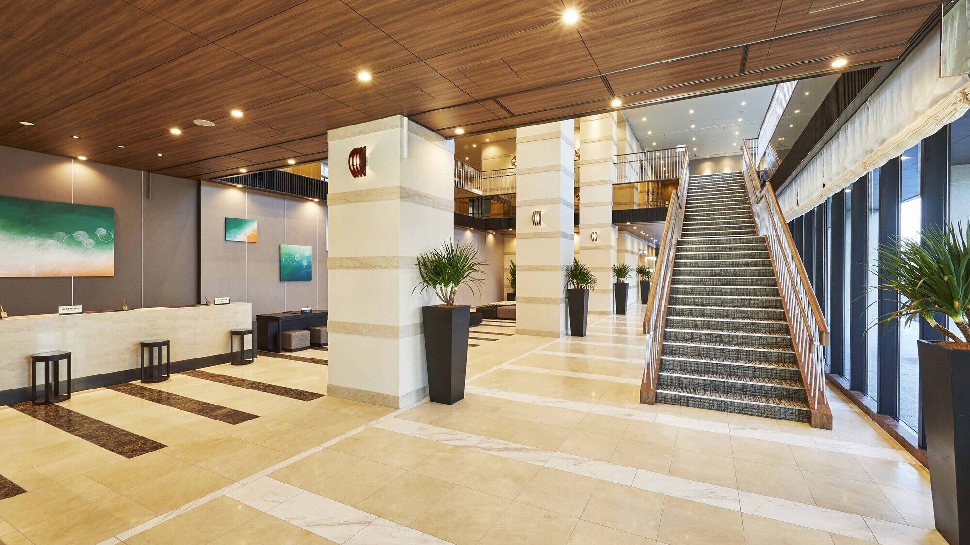 1階ロビー（エミオンスクエア）