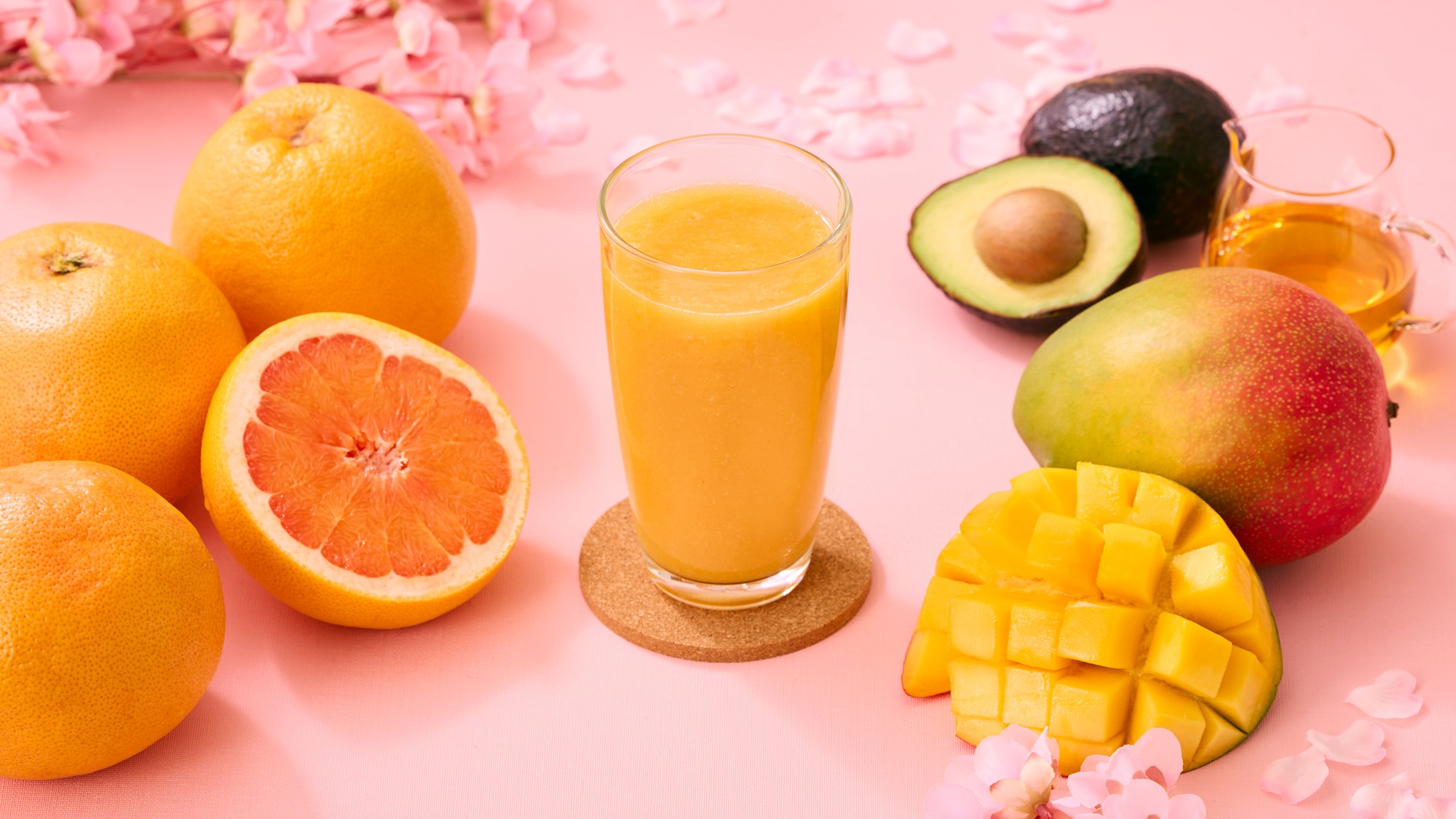 【ピンクグレープフルーツとマンゴーのスムージー】柑橘の酸味とマンゴーの甘みが爽やかなスムージー
