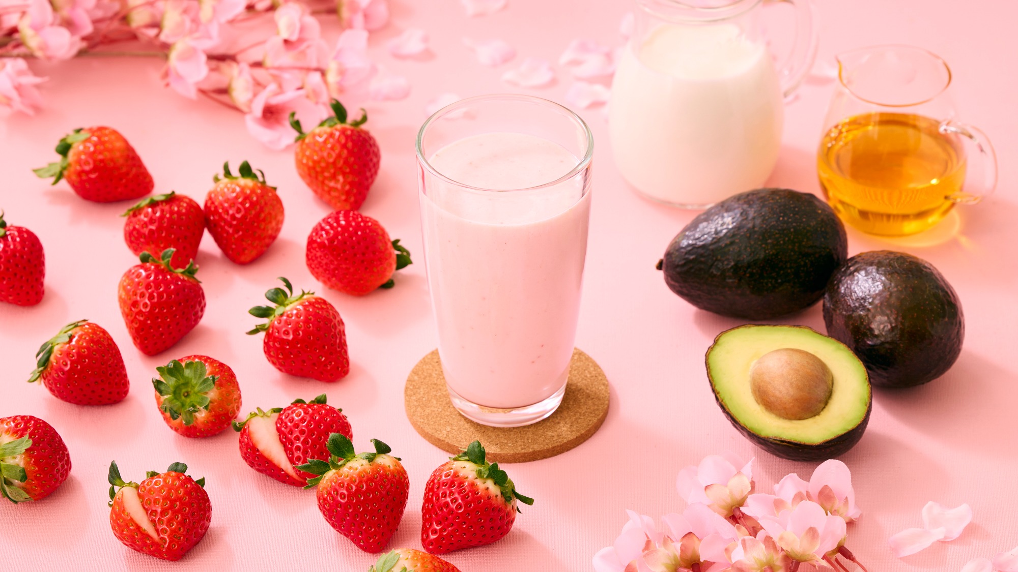 【いちごみるくスムージー】いちごの甘酸っぱさとミルクのまろやかさを楽しむ、やさしい味わいのスムージー