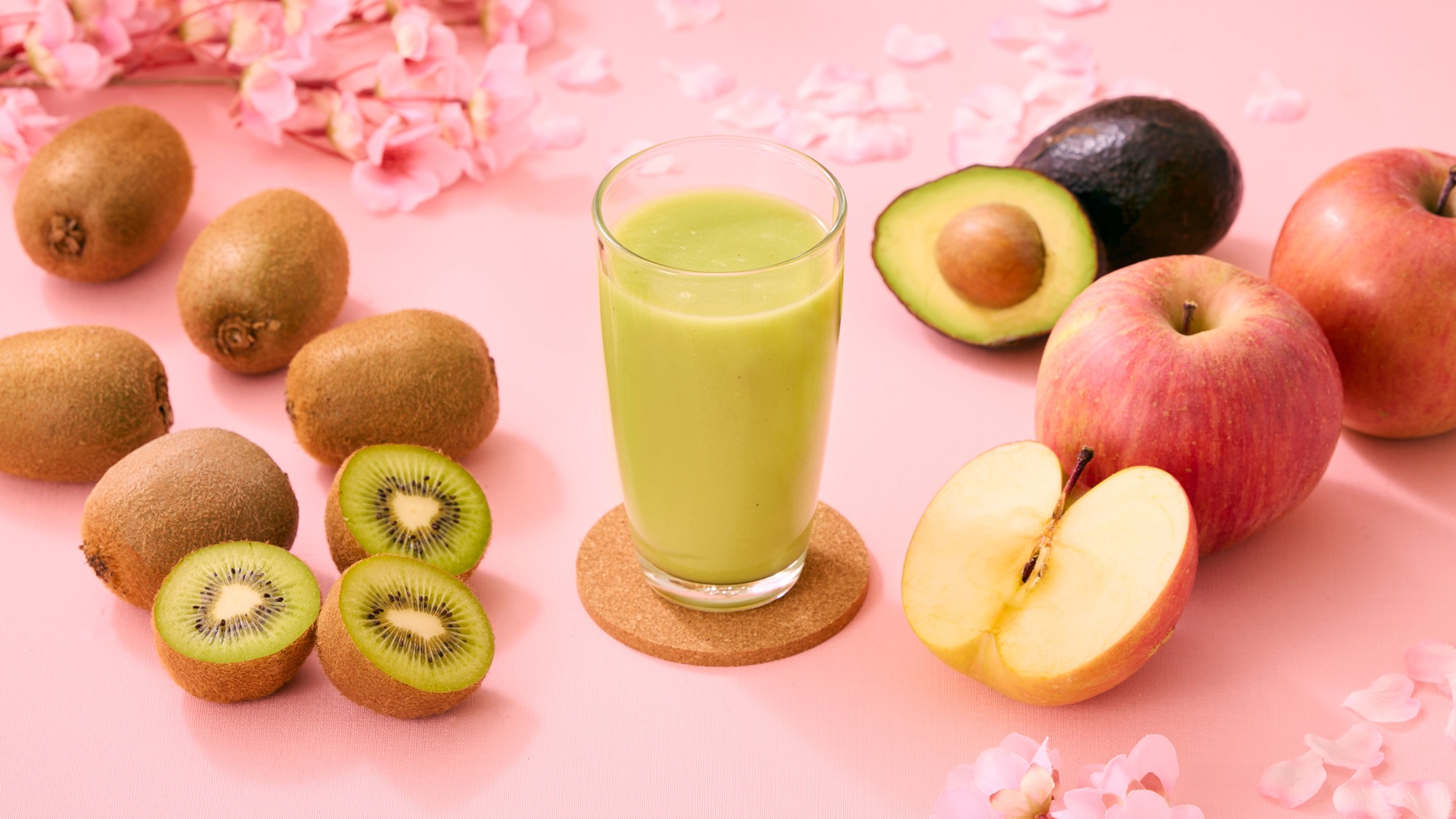 【キウイとりんごのスムージー】キウイの酸味とりんごのやさしい甘さが広がるフルーティーなスムージー