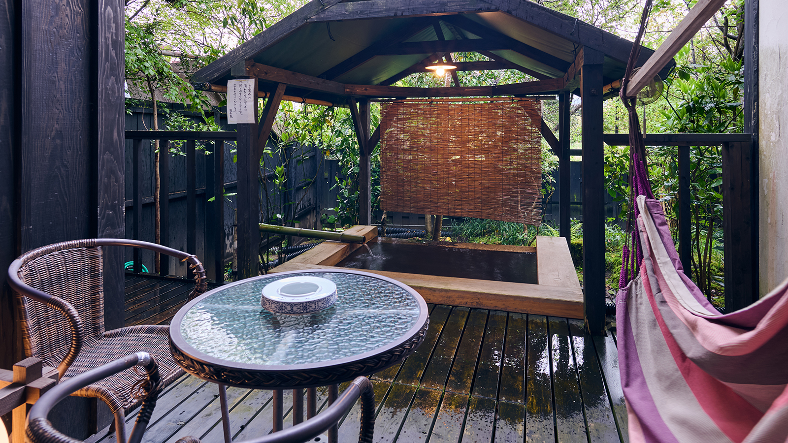 【離れ洋室】太い梁と洋室が見事に融合した「新しいのに懐かしい」客室／一例