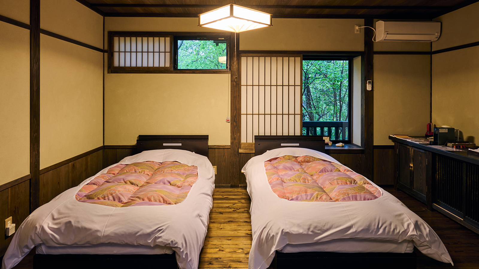 【離れ和洋室】テラスの向こうは露天風呂‥ゆっくりとした時間をお過ごしください／一例