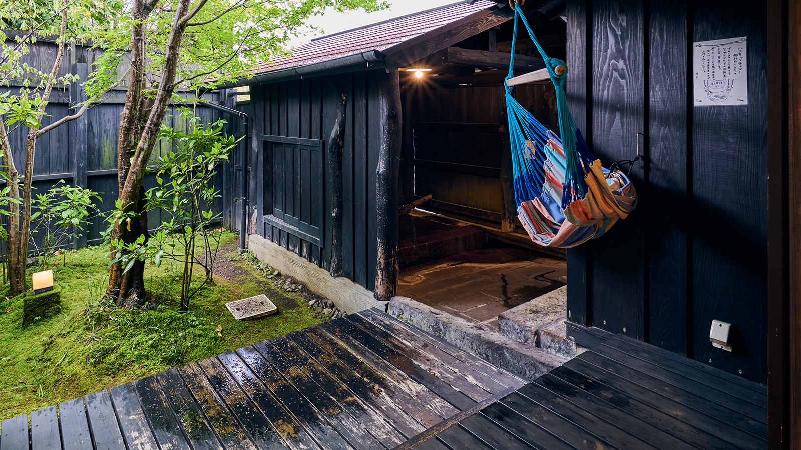 【離れ和洋室】テラスの向こうは露天風呂‥ゆっくりとした時間をお過ごしください／一例