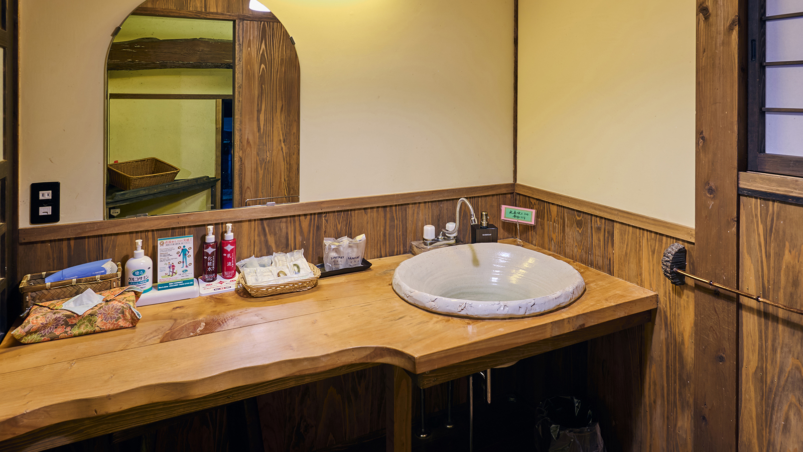 【離れ和室二間】広々とした離れ客室には..露天風呂も備わります／一例