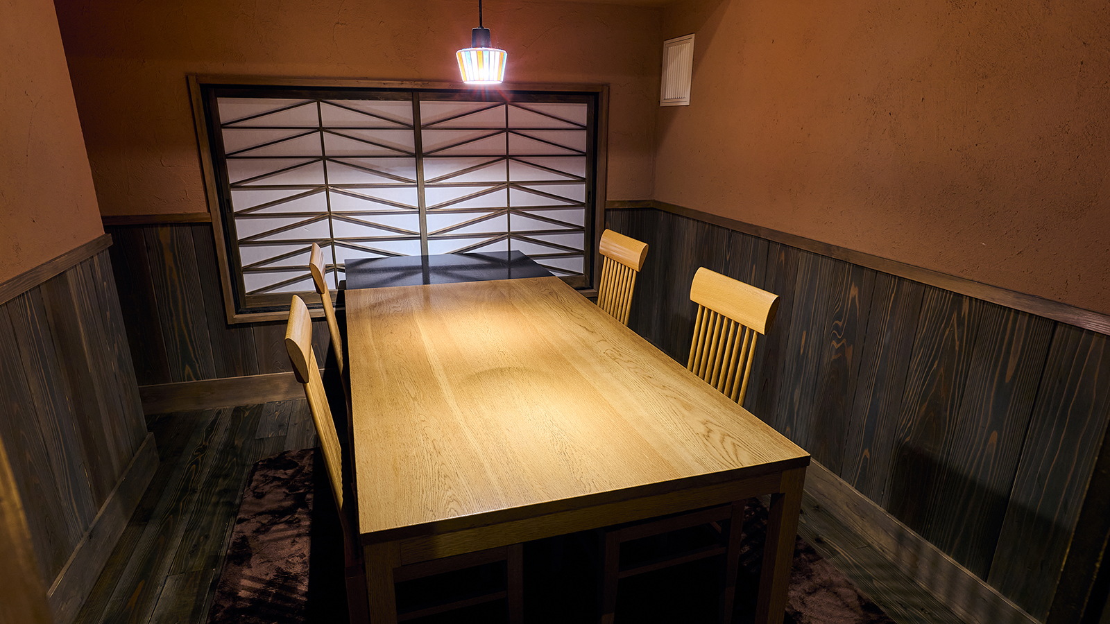 【個室の食事処】