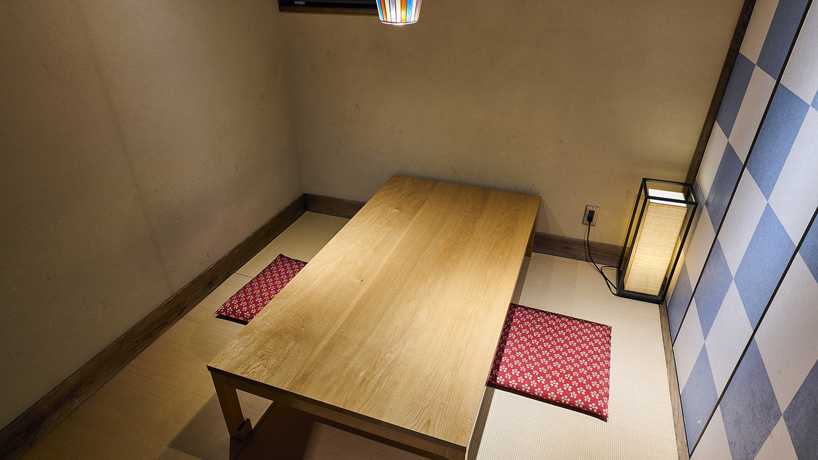 【個室の食事処】