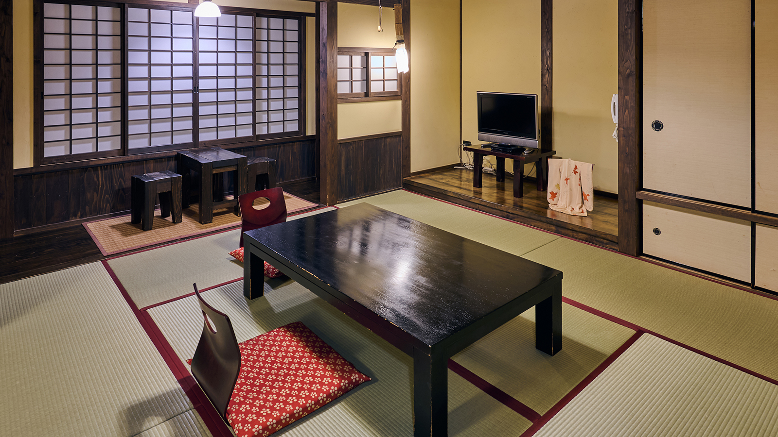 【離れ和室二間】広々とした離れ客室には..露天風呂も備わります／一例