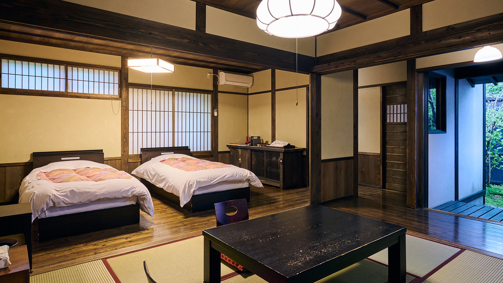 【離れ和洋室】テラスの向こうは露天風呂‥ゆっくりとした時間をお過ごしください／一例