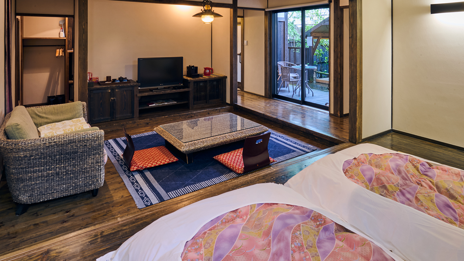 【離れ洋室】太い梁と洋室が見事に融合した「新しいのに懐かしい」客室／一例