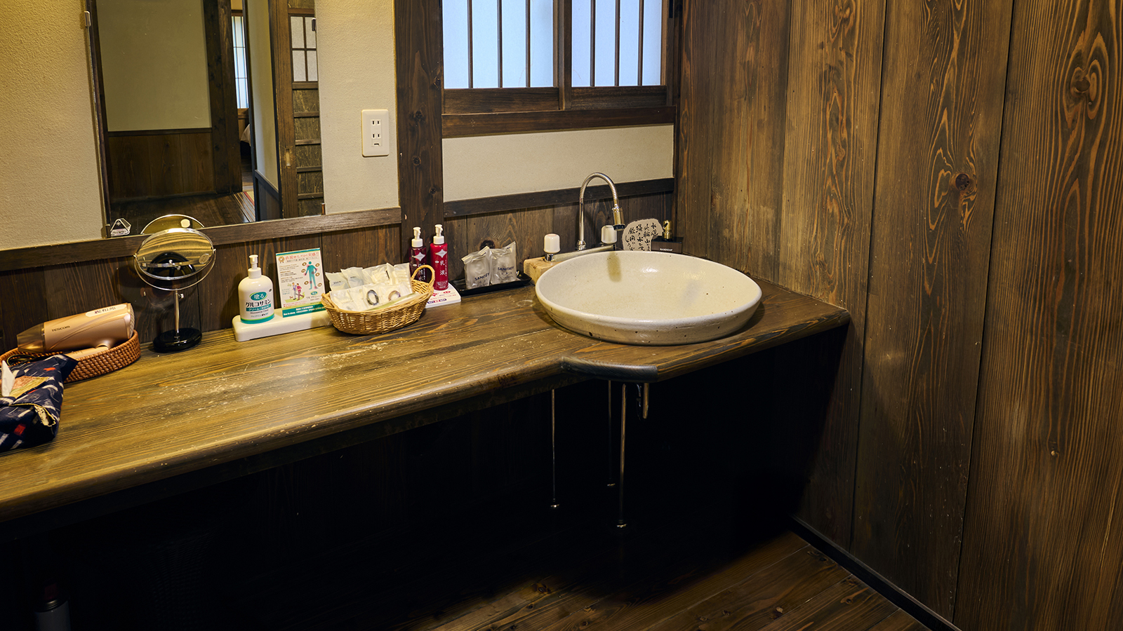 【離れ和洋室】テラスの向こうは露天風呂‥ゆっくりとした時間をお過ごしください／一例