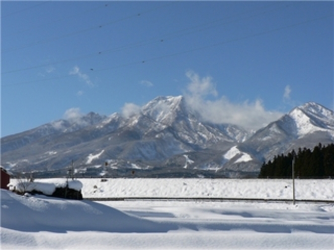 １２月・国道から見る妙高山１２月