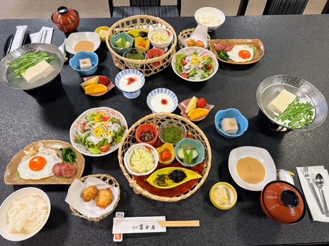 【期間限定】源泉掛け流しの温泉を楽しめる。当館自慢の朝食付きプラン