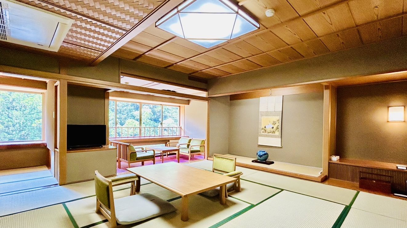 【禁煙】和室12.5畳【桐の階】大塔川・熊野の山々の景色