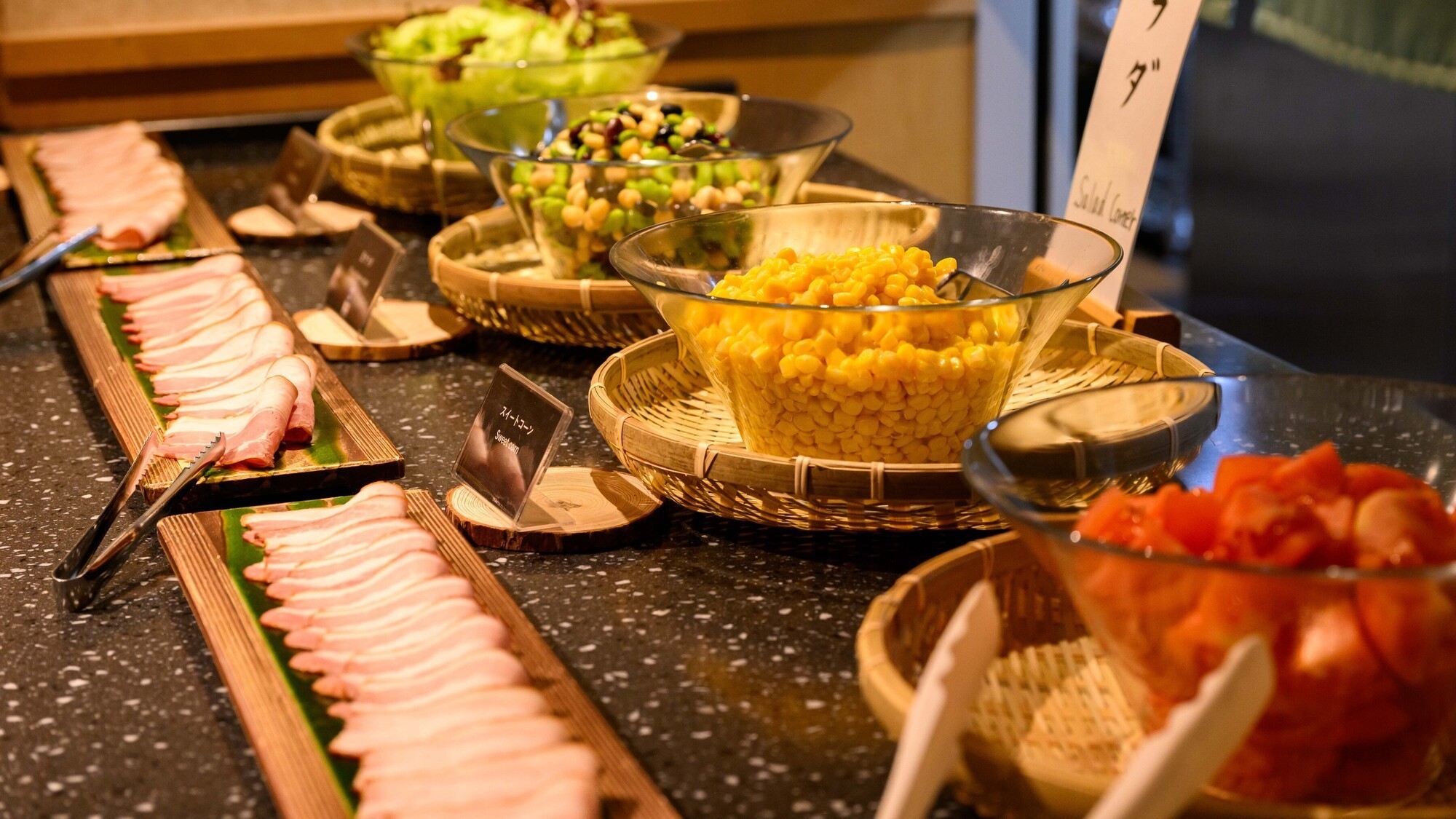 川湯温泉と新設無料ラウンジで寛ぐ休日。滋味豊かな【里山キュイジーヌ】の朝食付プラン