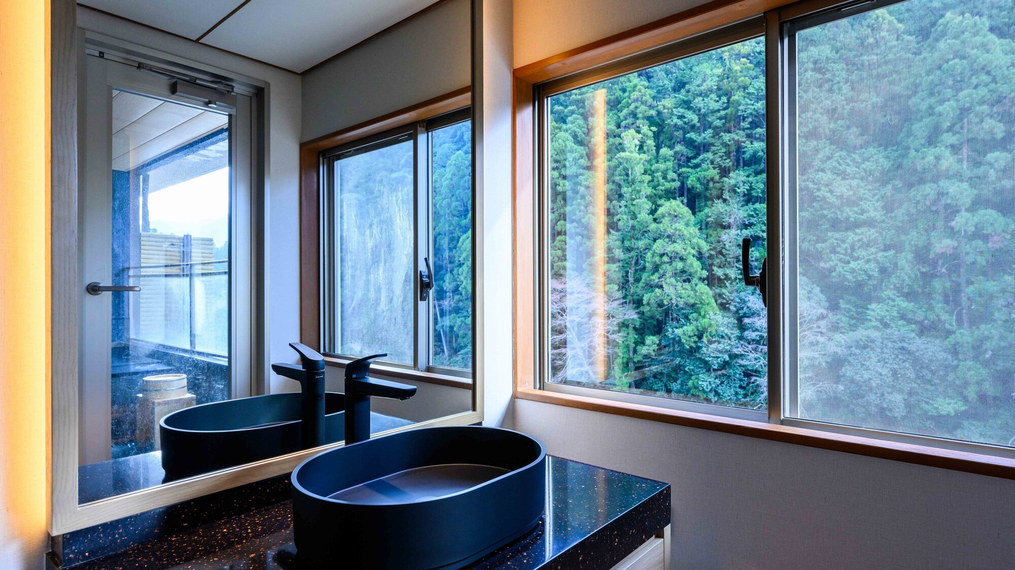 【緑翠スイート】源泉かけ流し露天風呂＋サンルーム