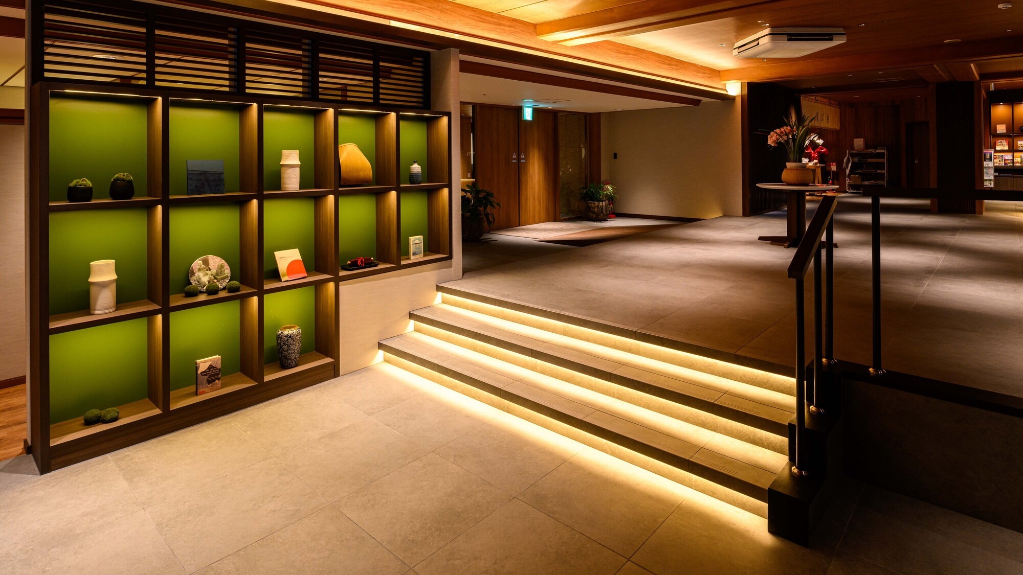 【ロビーラウンジ】リニューアルしたロビーは上質なくつろぎを演出します