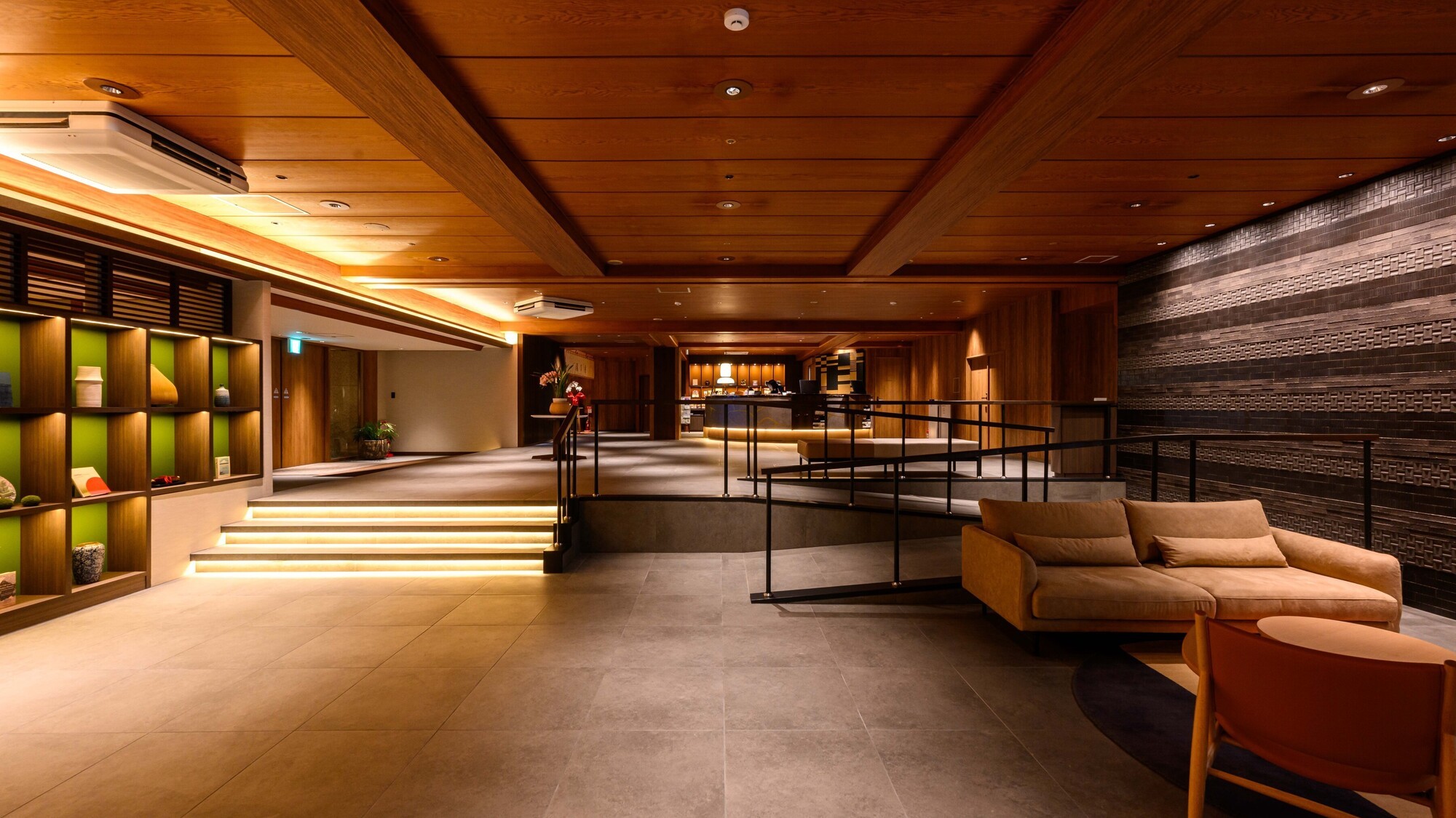 【ロビーラウンジ】リニューアルしたロビーは上質なくつろぎを演出します