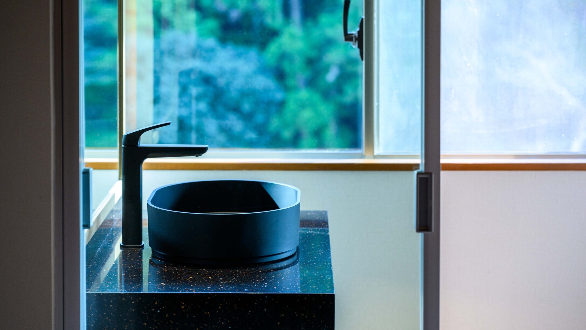 【緑翠スイート】源泉かけ流し露天風呂＋サンルーム