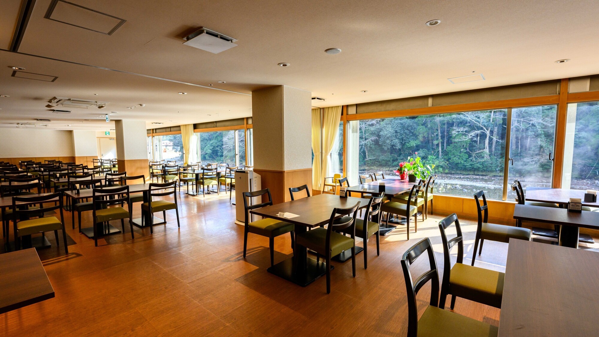 【レストラン せせらぎ】