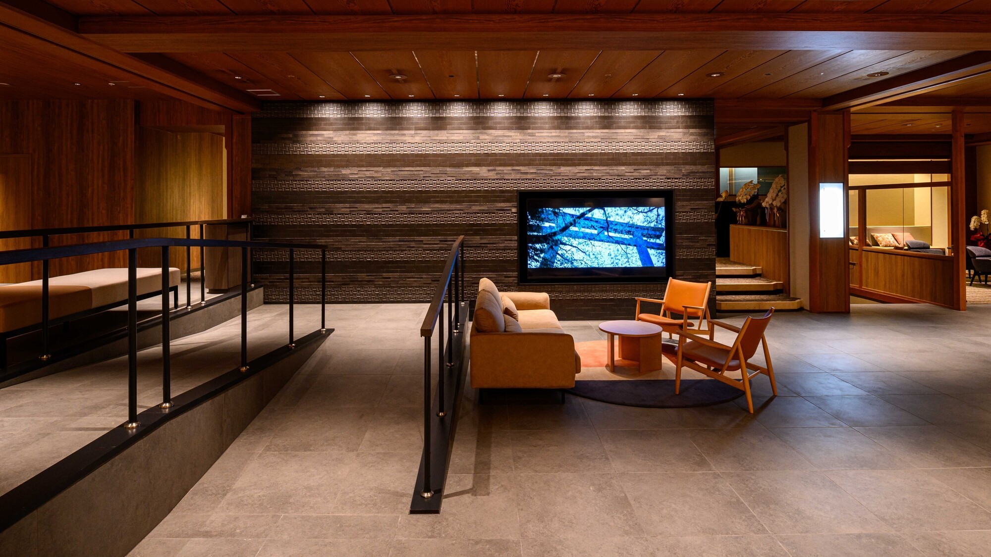 【ロビーラウンジ】リニューアルしたロビーは上質なくつろぎを演出します