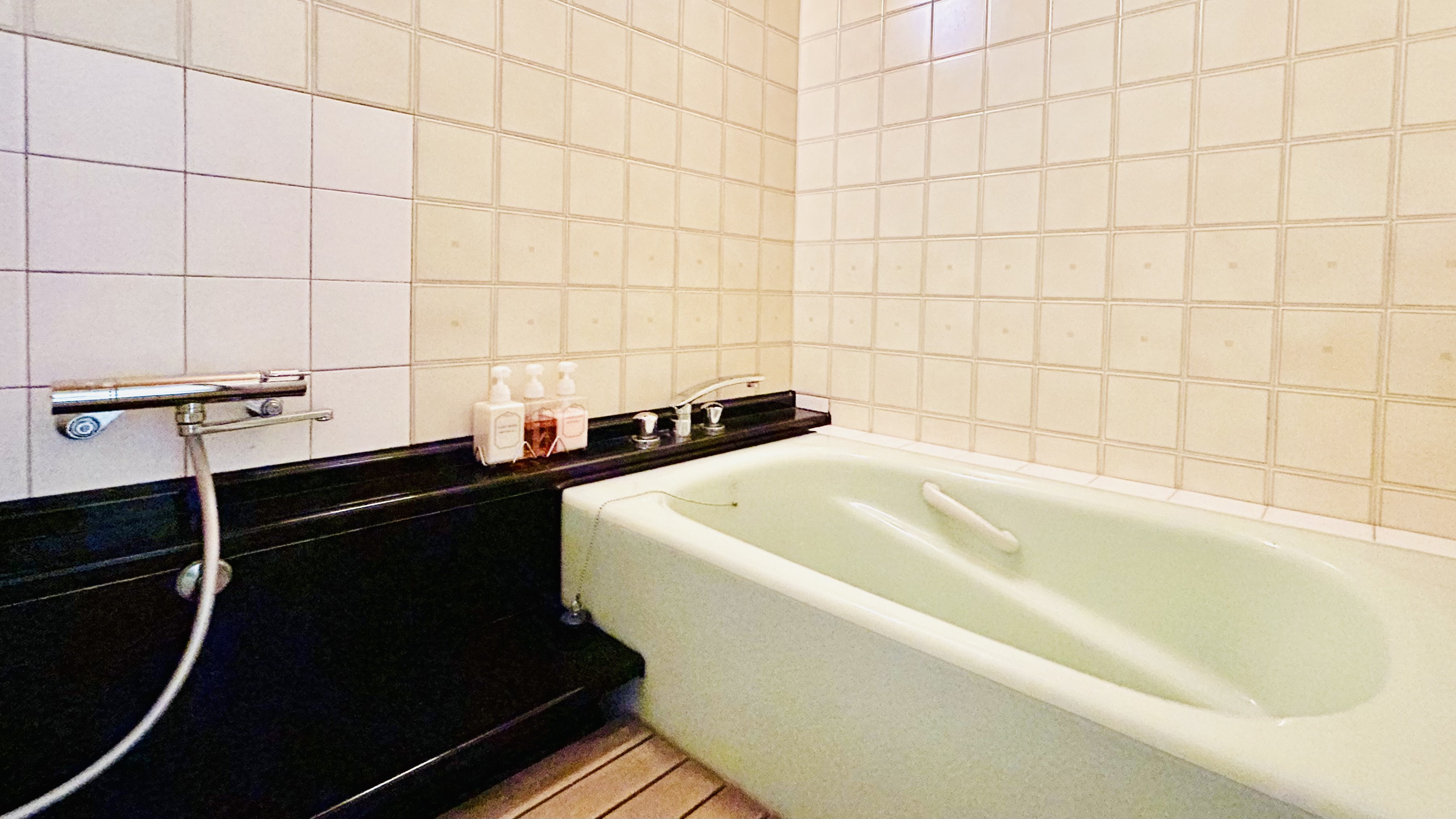 【特別室（和洋室）／和室12.5畳】浴室