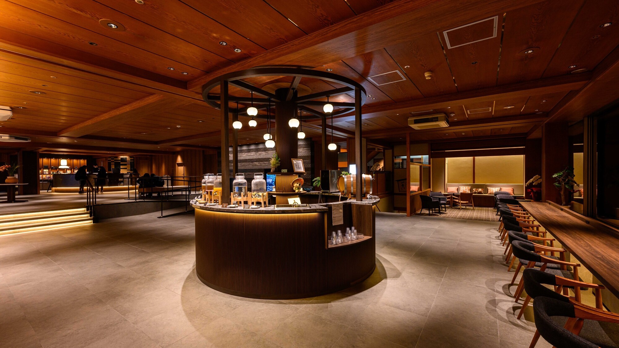 【ロビーラウンジ】ソフトドリンクからアルコール飲料までさまざまな種類のお飲み物をご用意しております