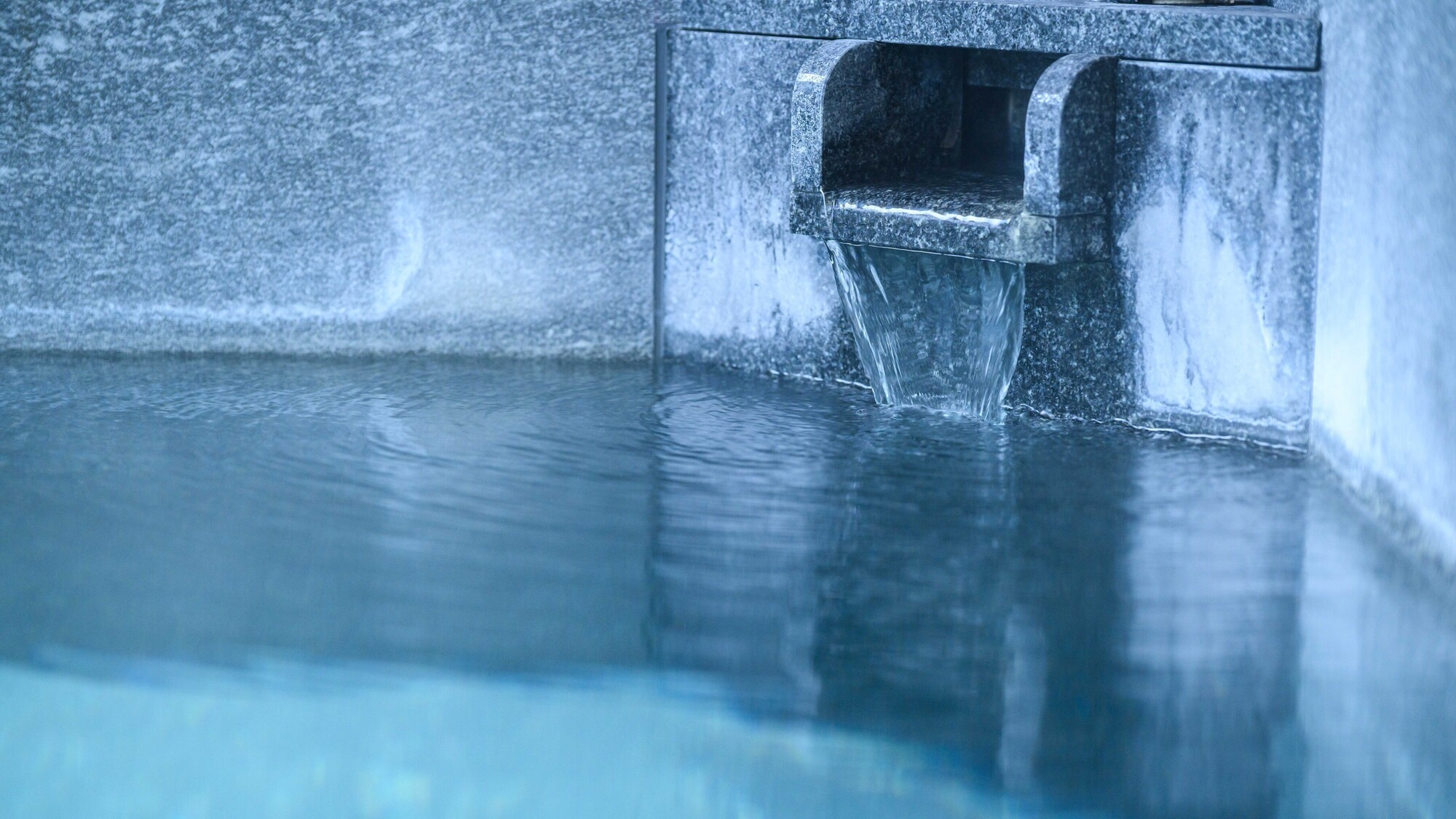 【緑翠スイート】源泉かけ流し露天風呂＋サンルーム