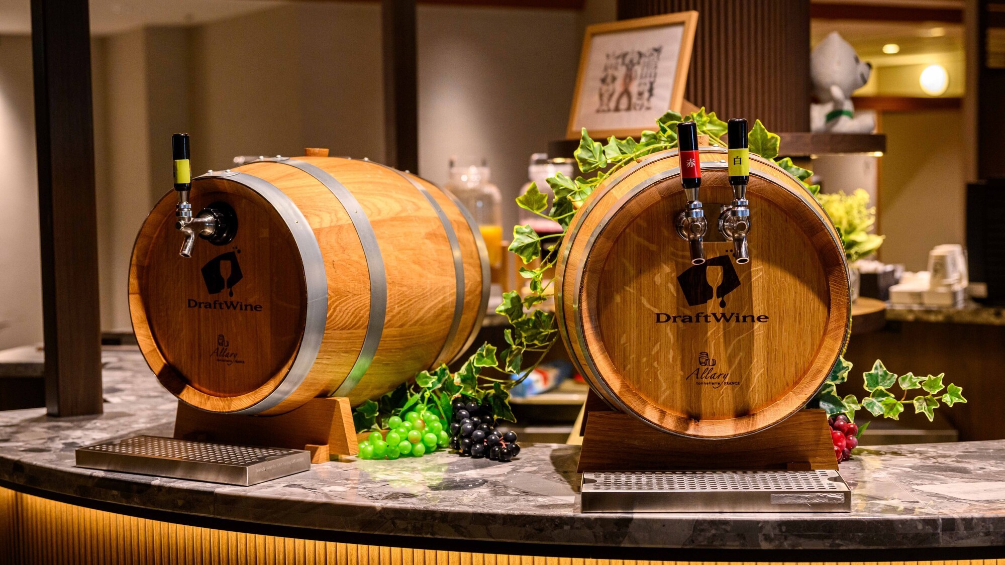 【ロビーラウンジ】ワインなどのアルコール飲料をご用意しております