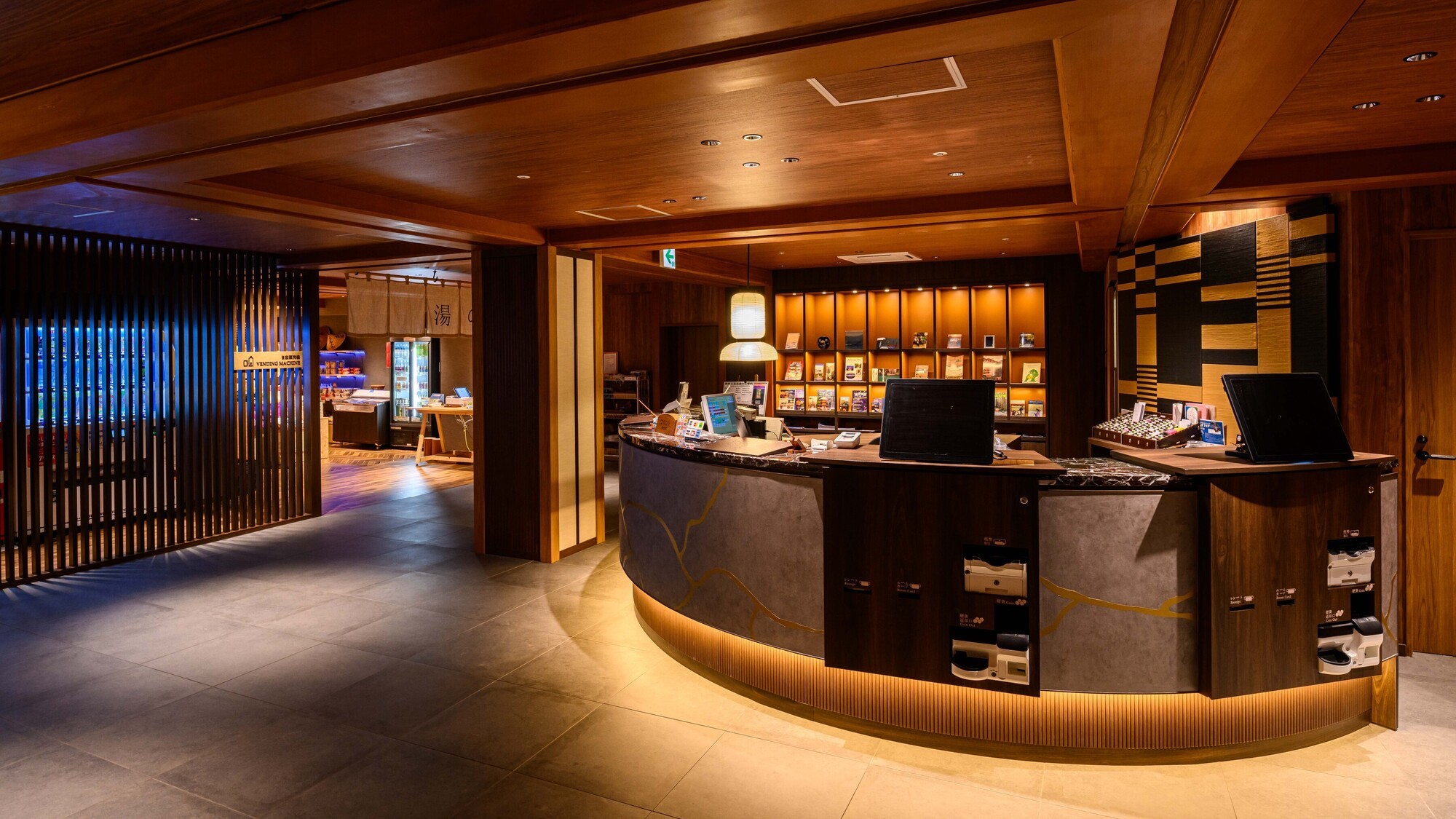 【ロビーラウンジ】シックで上質な空間のフロント