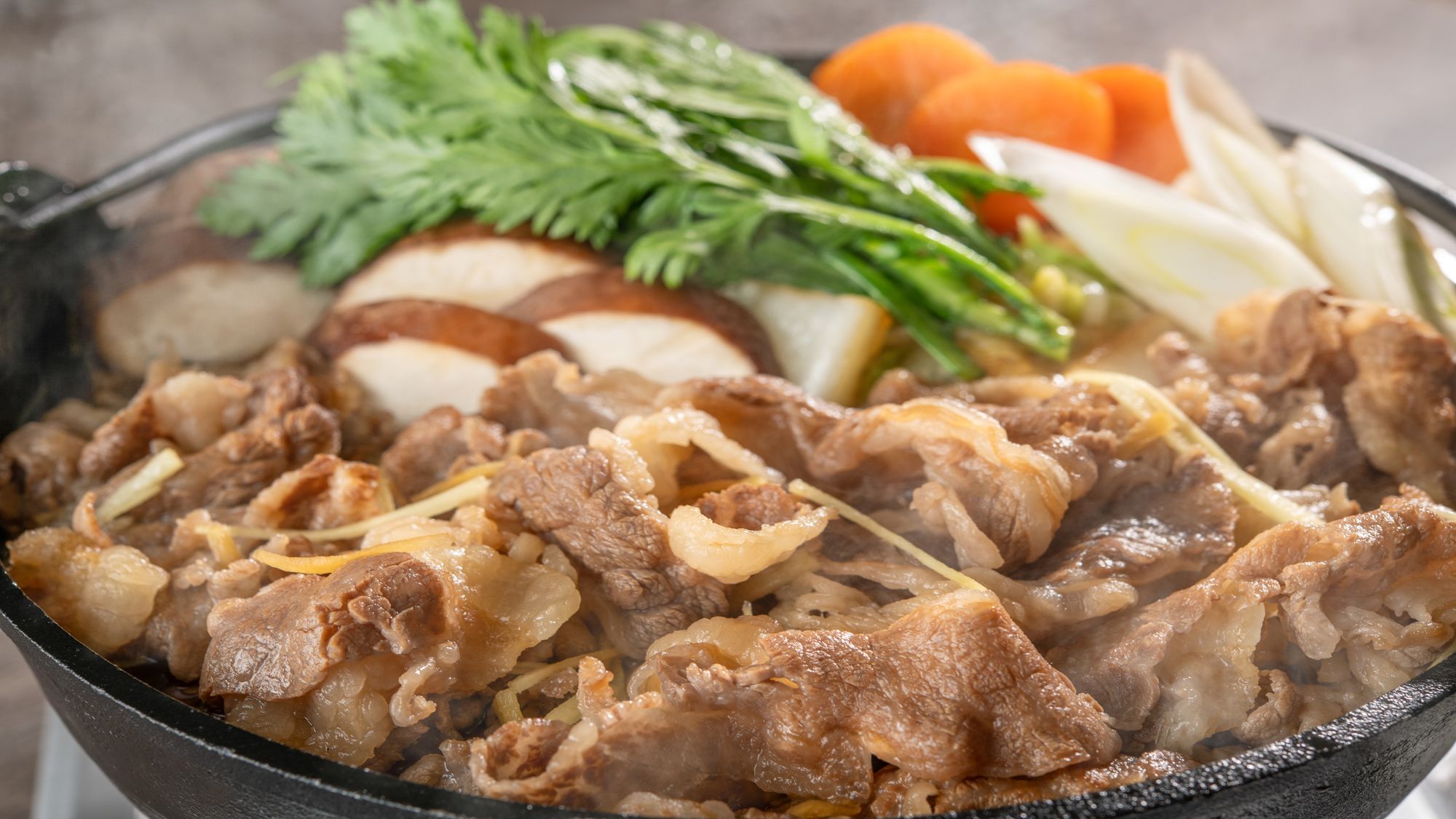 ディナービュッフェ（春メニュー）【国産牛バラ肉のすき煮】