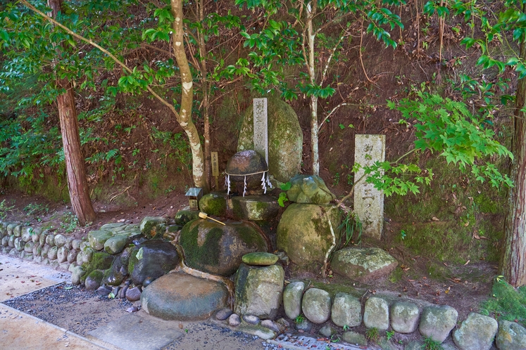 玉造湯神社　願い石