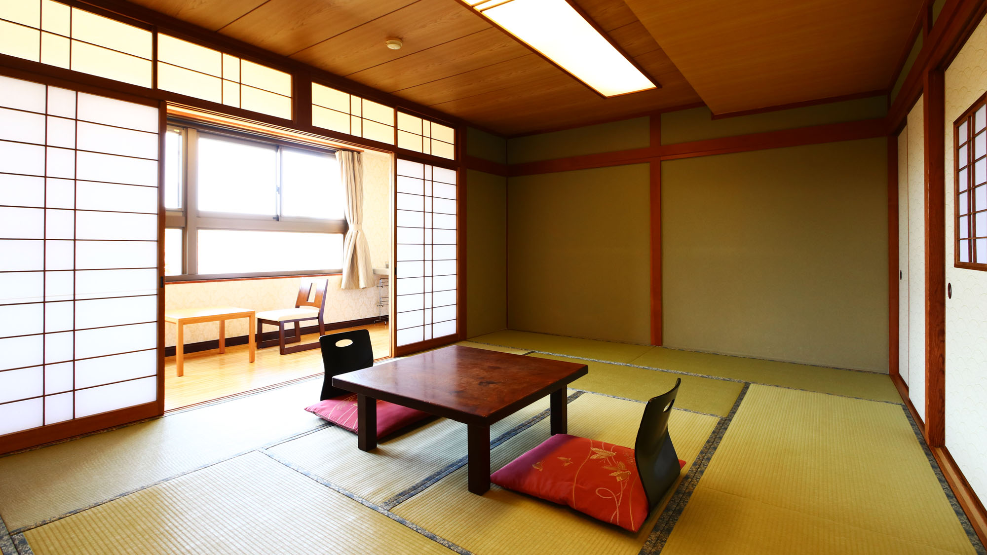 おまかせ和室：人数によって泊まれる和室12畳の客室の一例　　